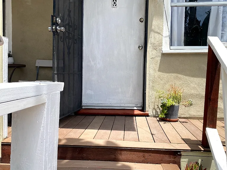 2732 Treat St — Photo 8