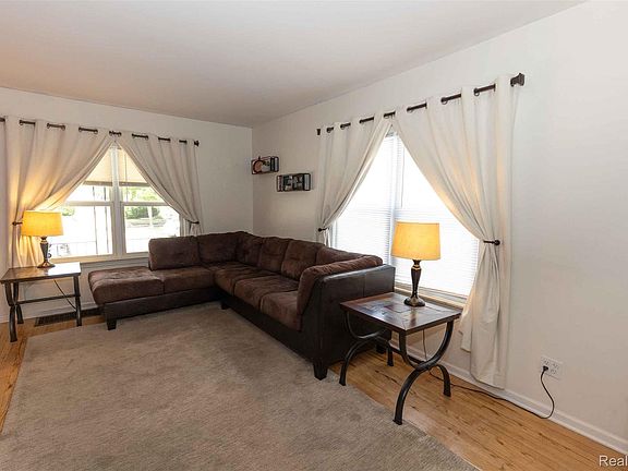 5th image of 2117 Swayze St