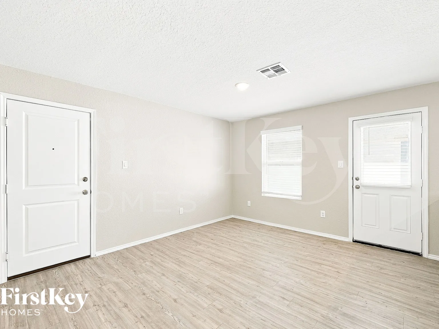4 bed, 2.0 bath, 1800 sqft, $1,360 — Photo 4