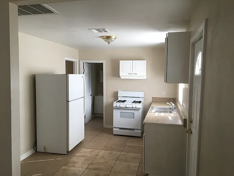 132 Hopkins Ave — Photo 7