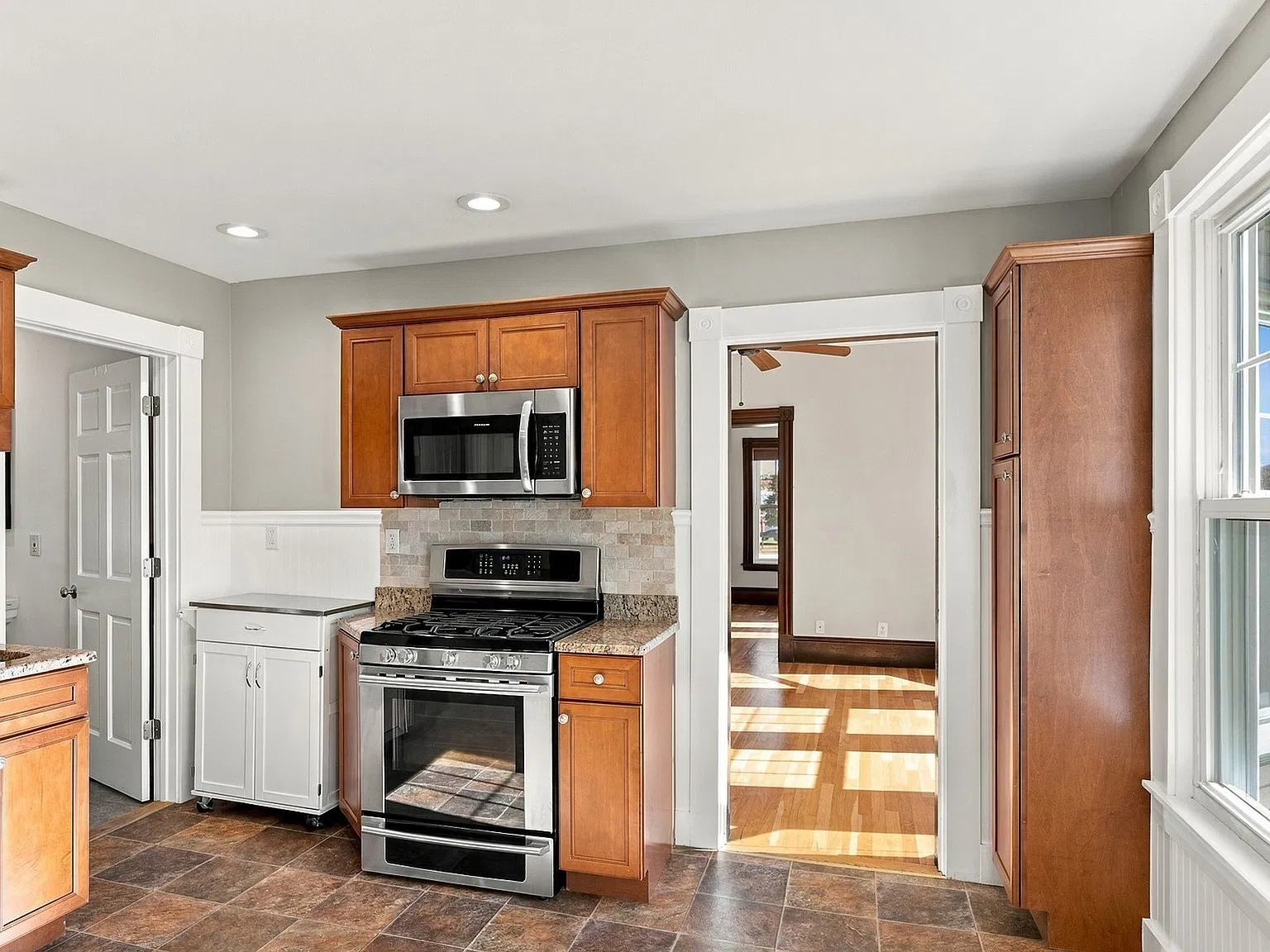 2 bed, 1326 sqft, $2,700 — Photo 4
