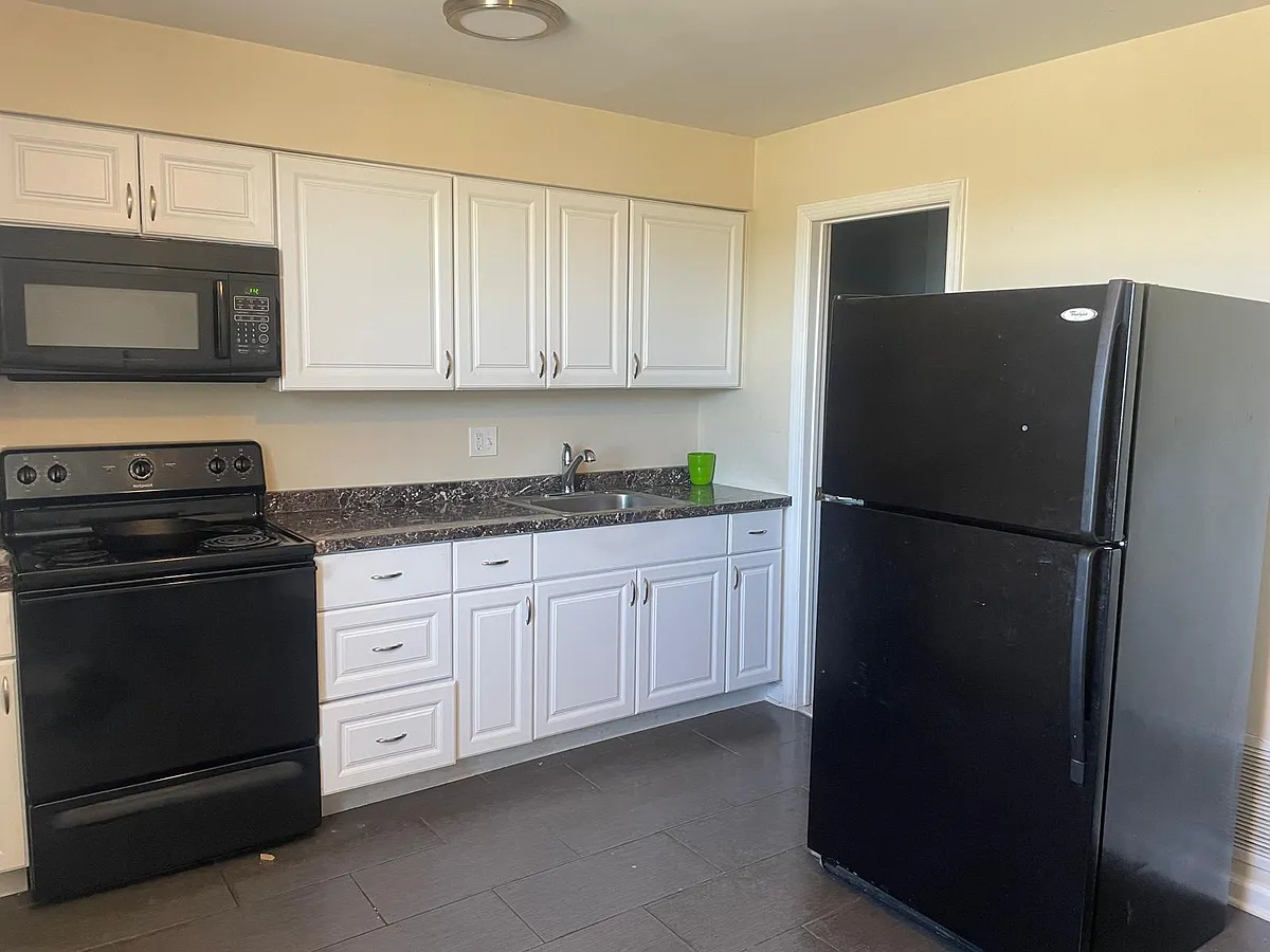 Building Photo - 28 E Camplain Rd #2