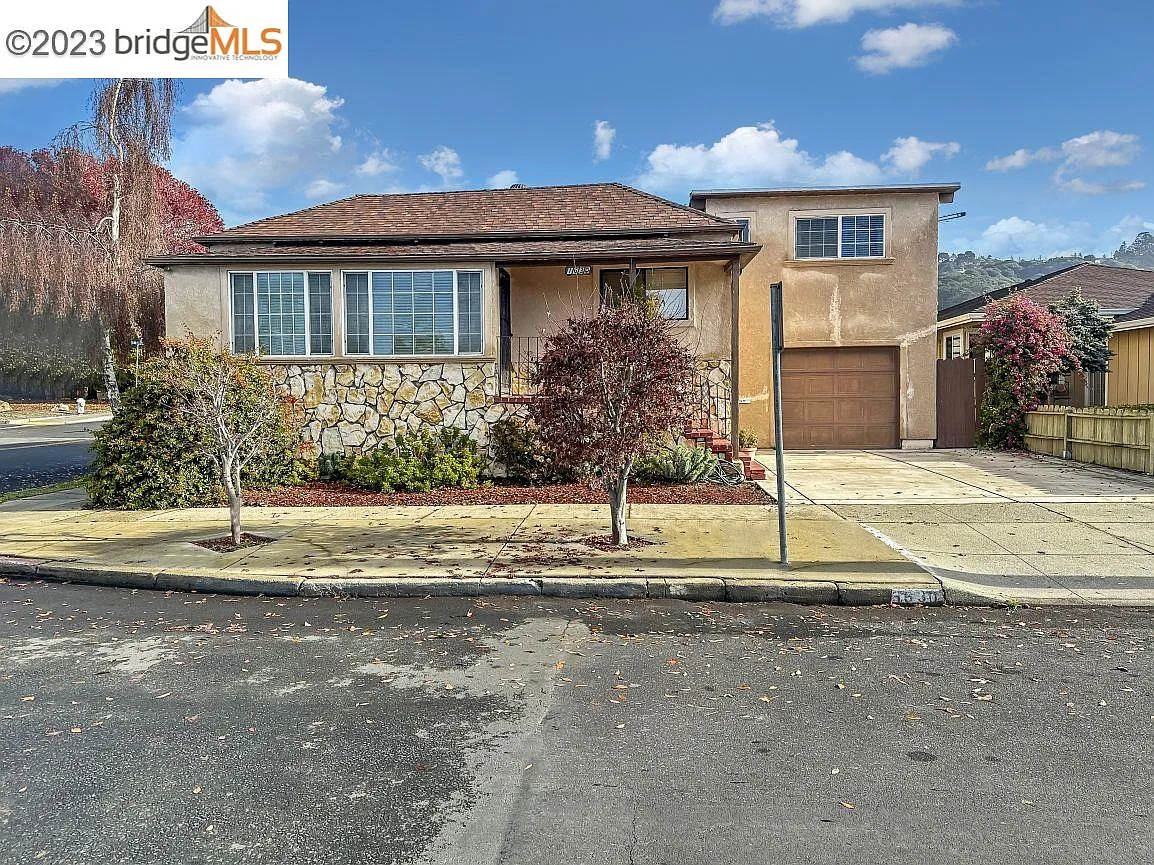 1630 Elm St photo 1