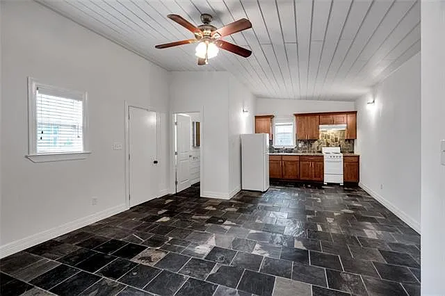 1 bed, 1.0 bath, 452 sqft, $950 — Photo 3