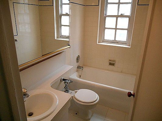 4th image of 150 E 39th St APT 1705