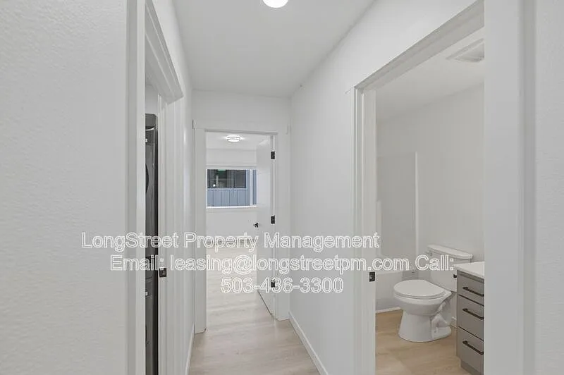 3 bed, 2.0 bath, 1300 sqft, $2,195 — Photo 2