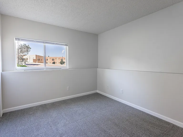 845 Hathaway Dr — Photo 9