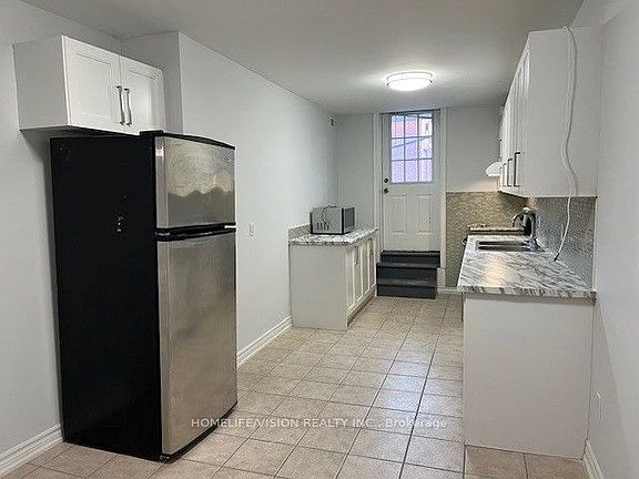 4th image of 443 Danforth Ave