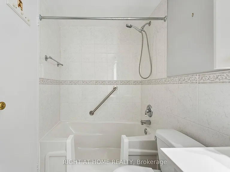 212 Kerr St #207 — Photo 13