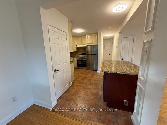 5th image of 246 Horsham Ave
