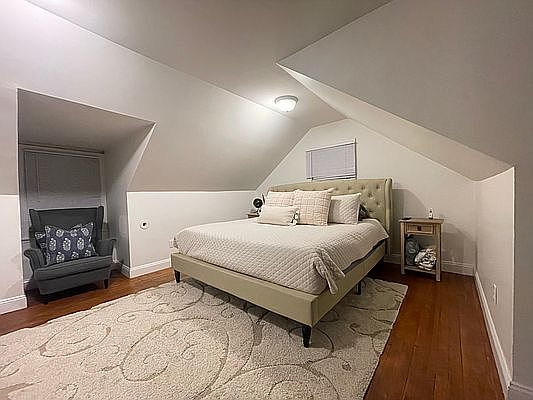 4th image of 843 Bard Ave #1