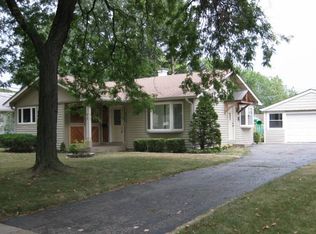 2407 Hawk Ln, Rolling Meadows, IL 60008