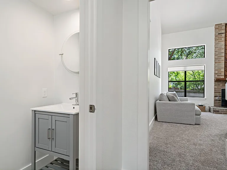 8906 Shady Hls — Photo 13