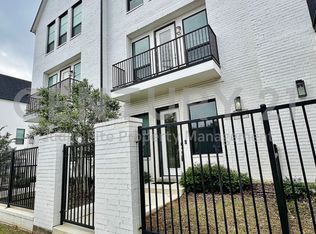 696 W Main St, Arlington, TX 76013