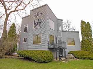 1438 Oakcrest Dr, Waterloo, IA 50701