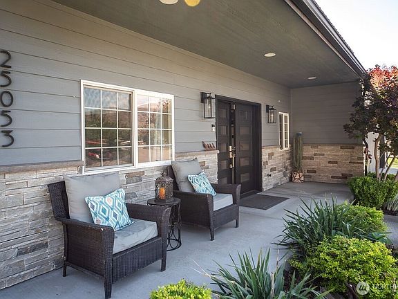 3rd image of 25053 SW Wanapum Street