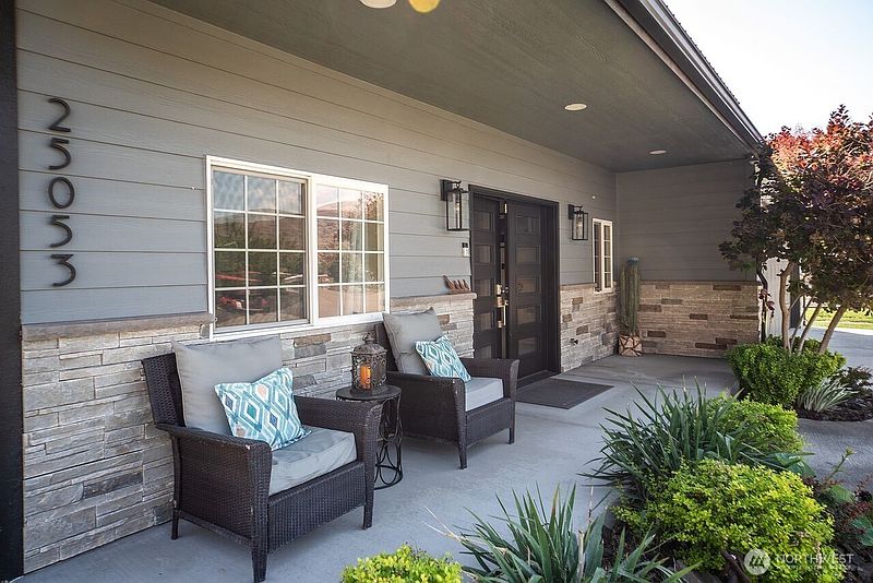 3rd image of 25053 SW Wanapum Street