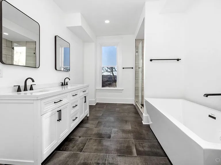 2321 W McMicken Ave — Photo 11