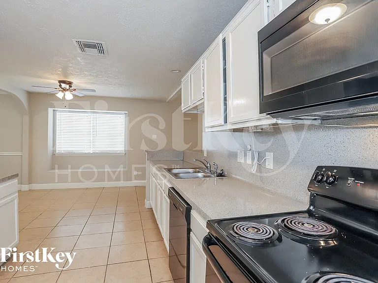 2922 Laurelridge Dr — Photo 8