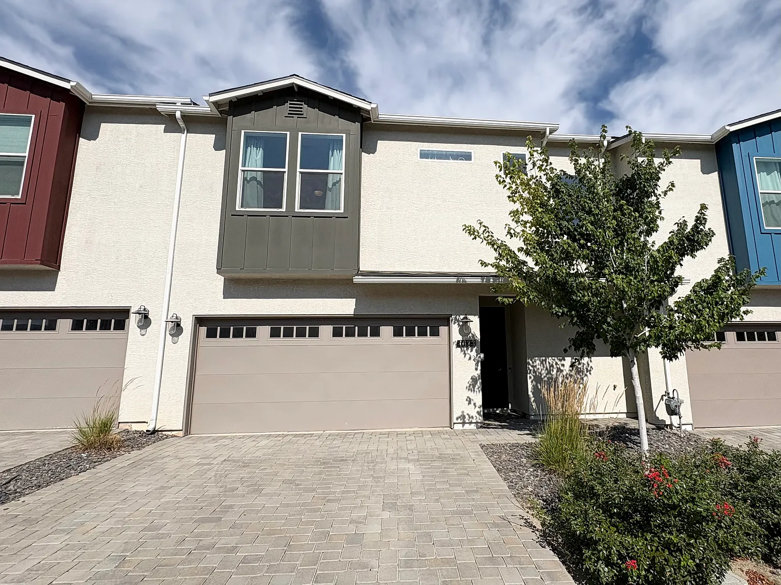 3 bed, 2.5 bath, 1748 sqft, $2,450 — Photo 2