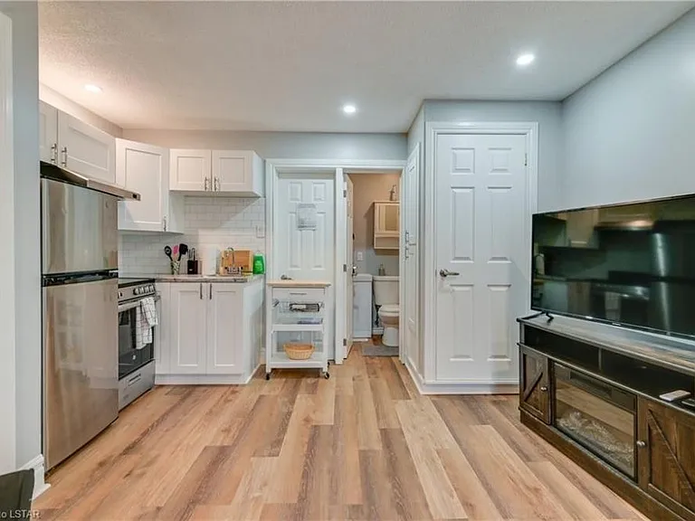 12 Cartwright St #1 — Photo 5