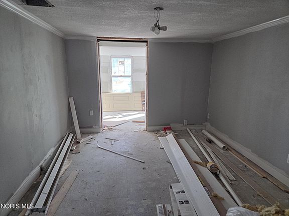 4th image of 215 N Dewitt St