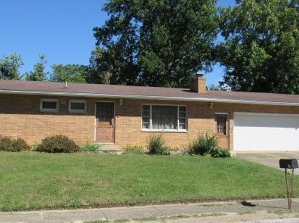 74 Hillcrest Dr, Clinton, IL 61727