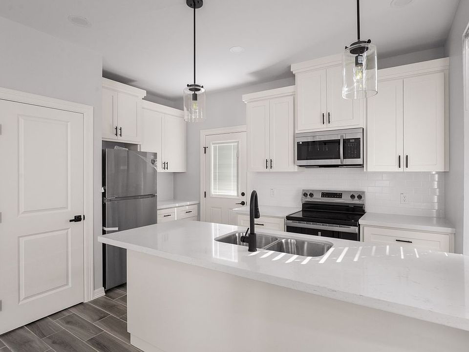 1st image of 500 N Onyx Ave