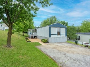 155 Middle View Dr, Fenton, MO 63026