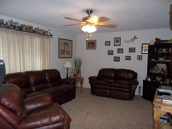 4th image of 302 Teakwood Dr