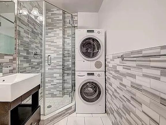 4th image of 416 E 13th St APT 6D