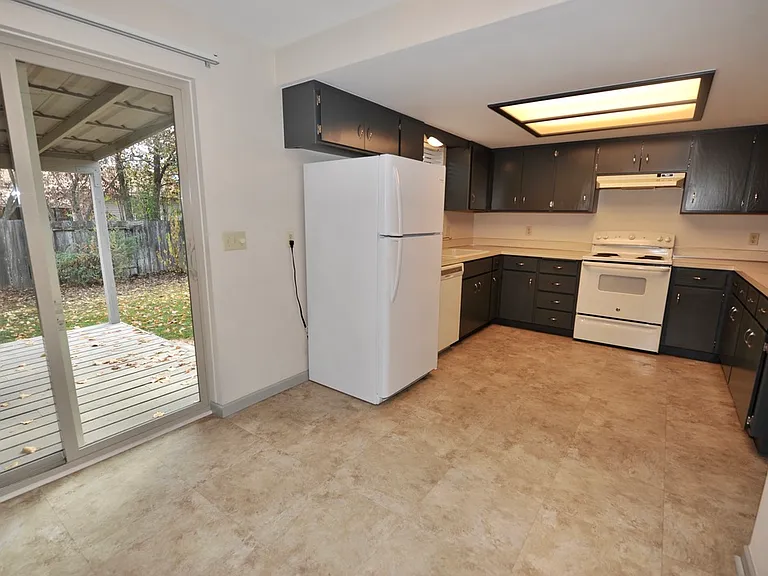 9972 N Hillview Dr — Photo 23