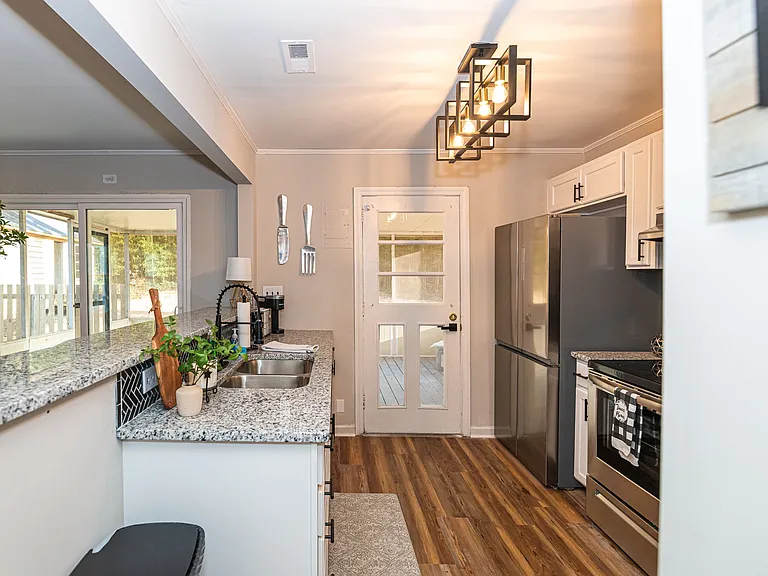 2606 Philip St — Photo 8