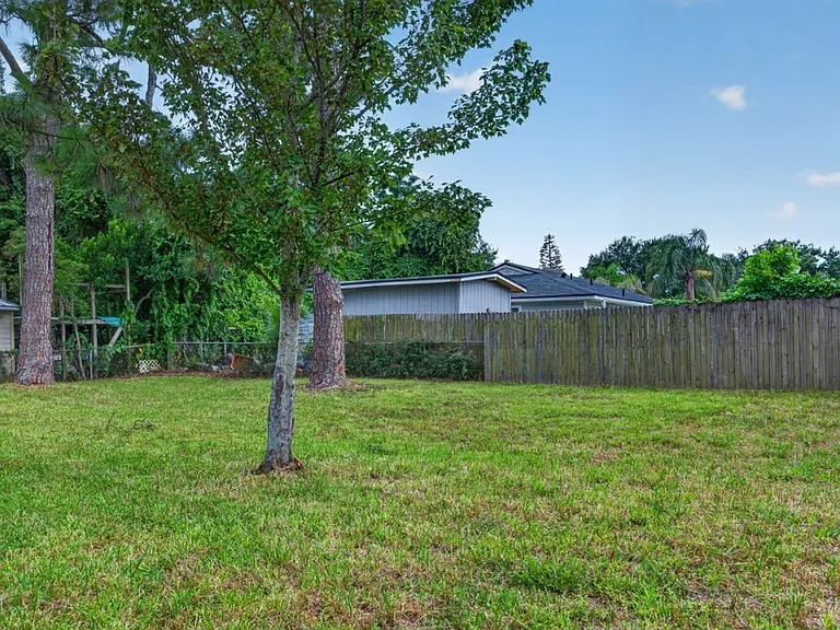 87 Saratoga Cir S — Photo 40