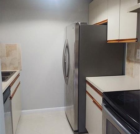 4th image of 4124 NW 88th Ave APT 101