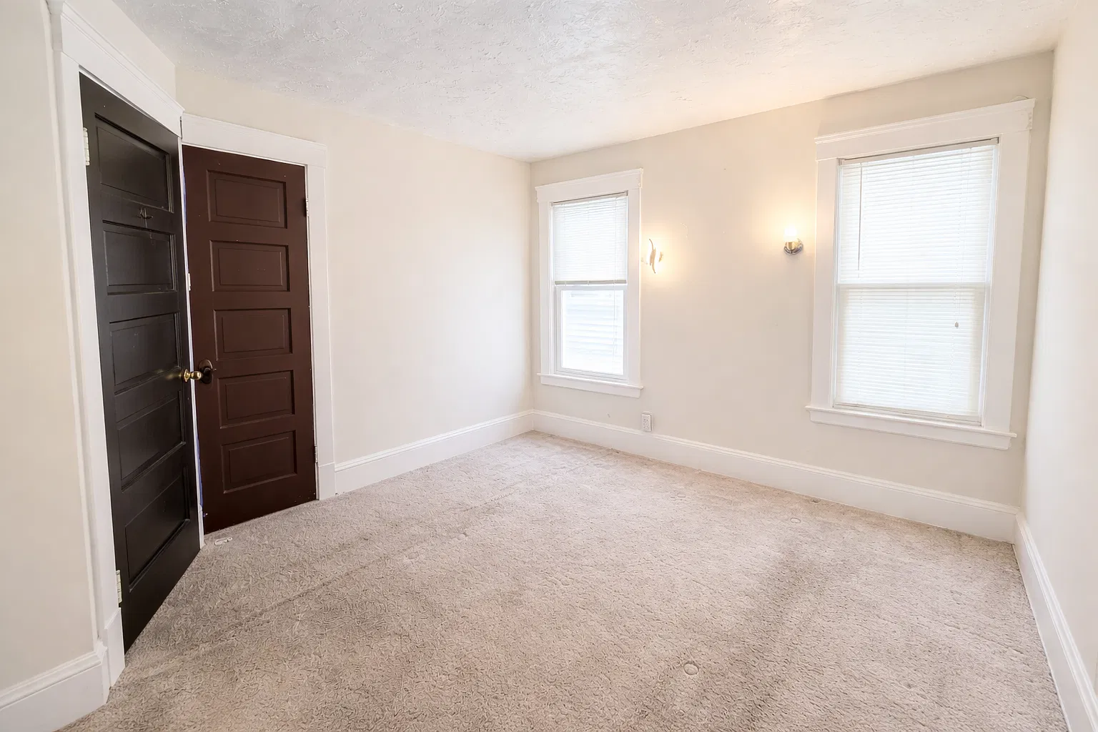 2 bed, 1700 sqft, $1,300 — Photo 1