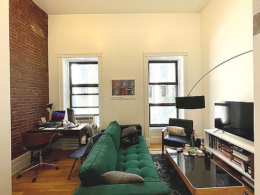 1st image of 124 W 73rd St #8