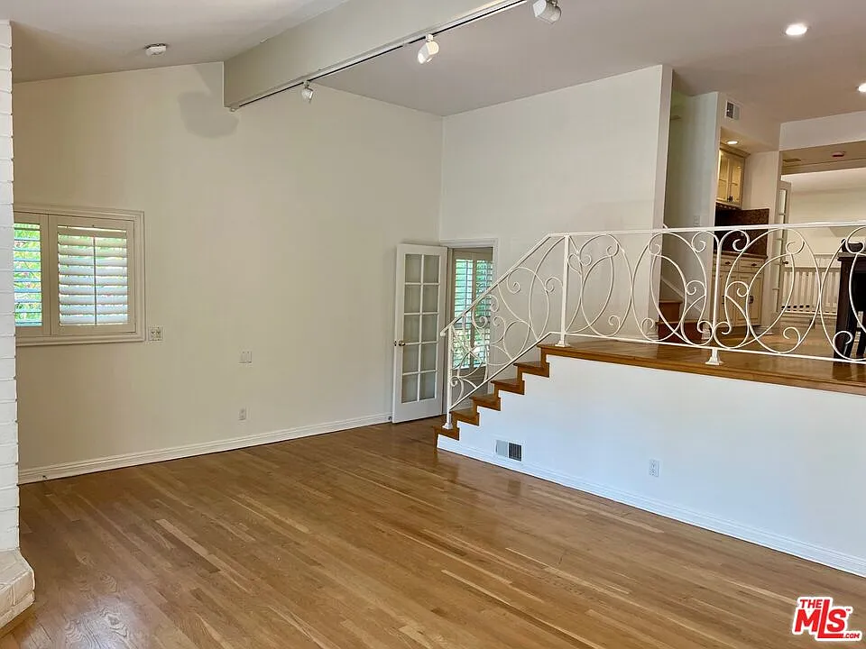 3 bed, 3.0 bath, 1767 sqft, $5,700 — Photo 4