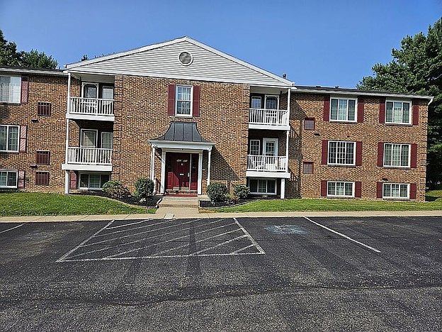 1st image of 943 Wood Hollow Dr