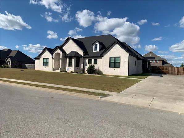 1632 Lake Estates Dr, Springdale, AR 72762