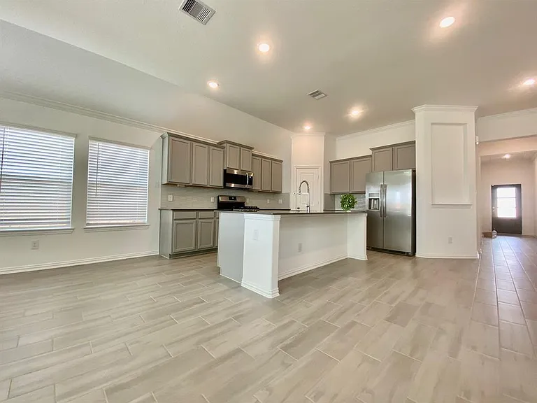 8710 Morning Glow Dr — Photo 3
