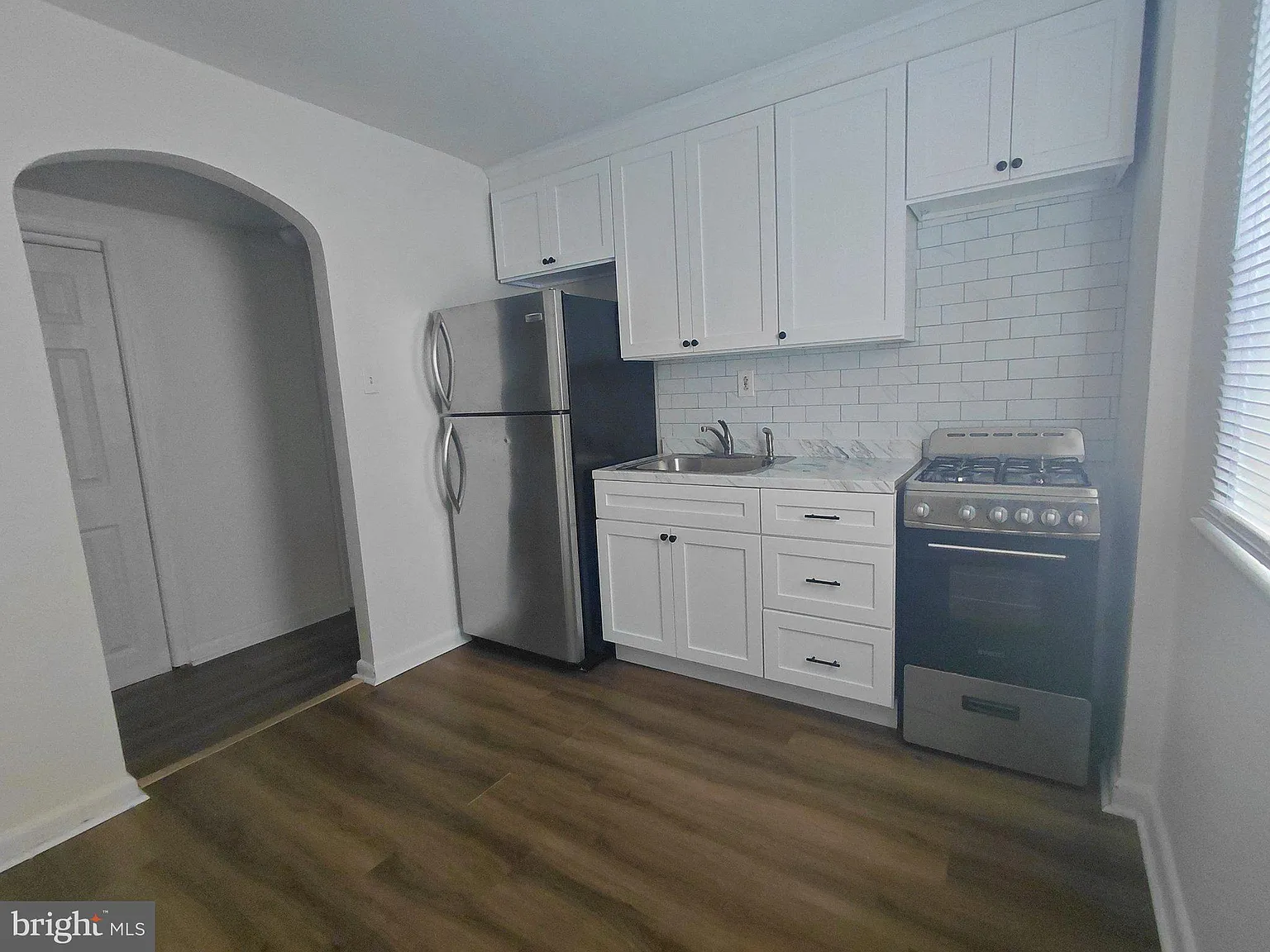 2 bed, 1.0 bath, 1000 sqft, $1,400 — Photo 2
