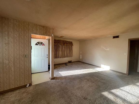 4th image of 513 E Wilson St