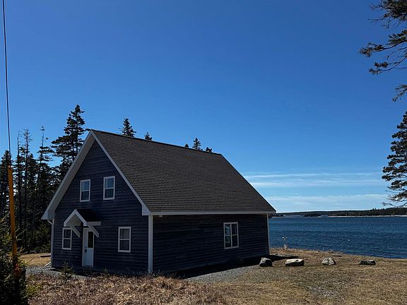 3rd image of 828 Little Lisomb Rd