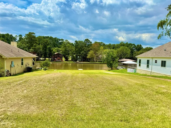 299 Twin Magnolia, Onalaska, TX 77360