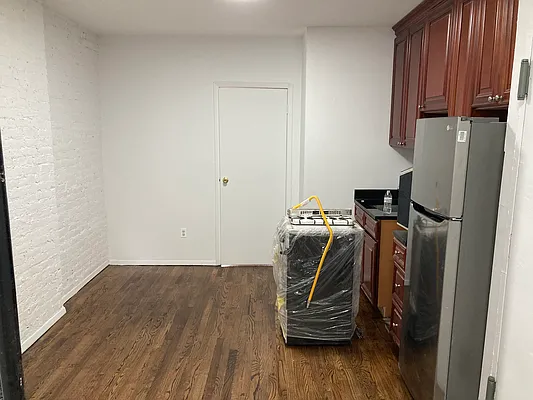 Rented by Bond New York | media 31