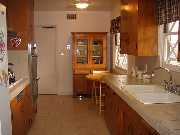 Charming, open kitchen