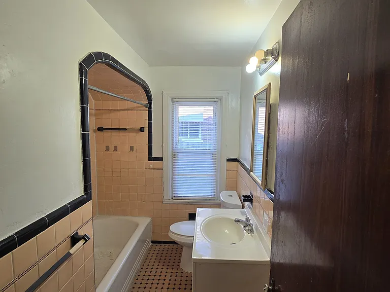 9657 E Outer Dr #1 — Photo 12