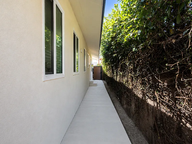 1615 W 39th Pl — Photo 12