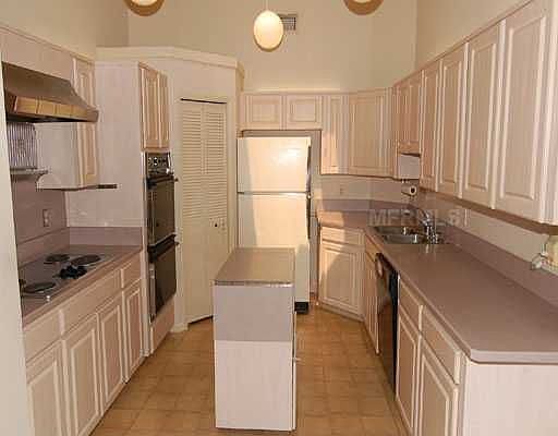 5th image of 934 Versailles Cir